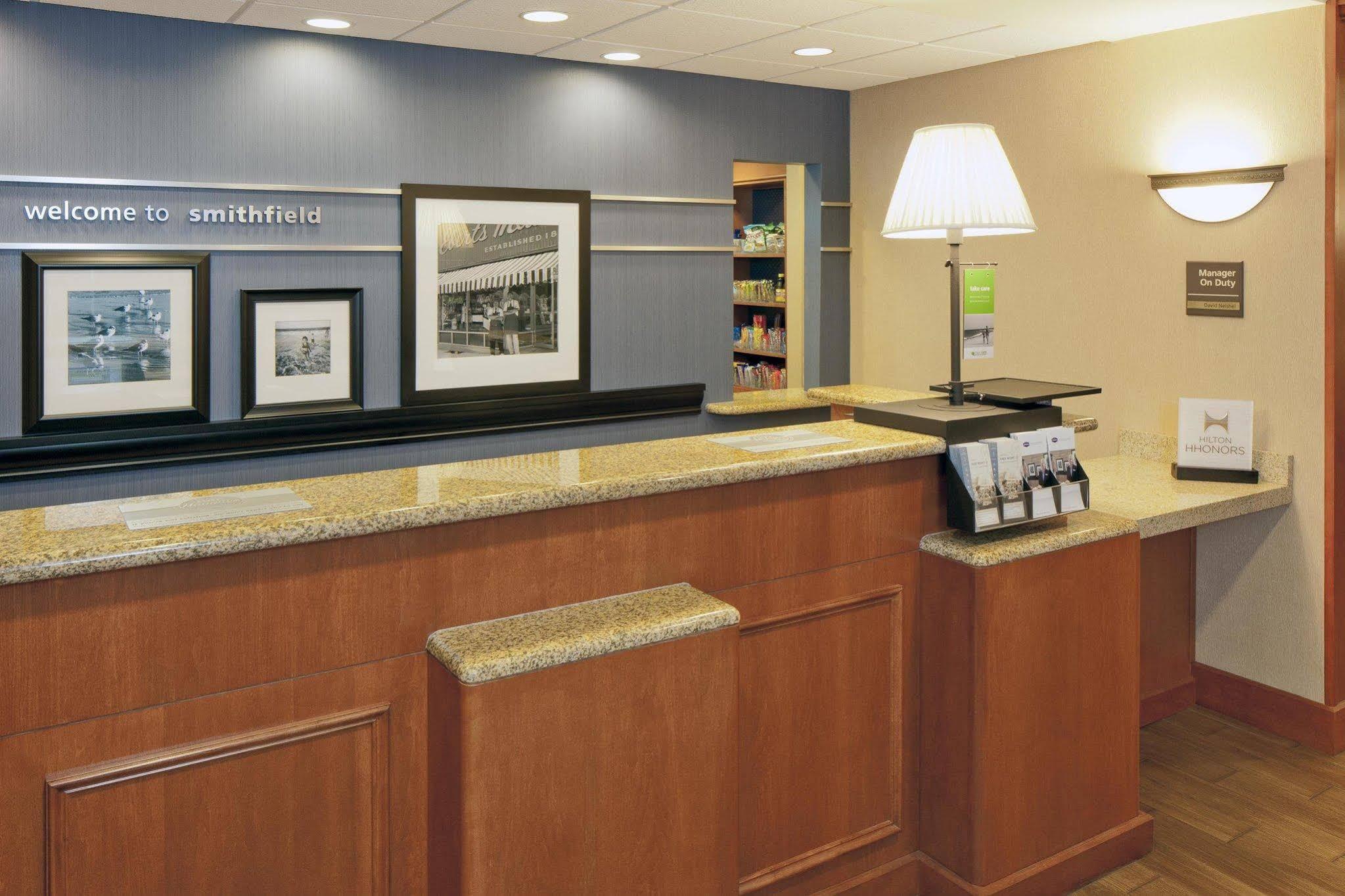 Hampton Inn & Suites Providence / Смитфилд Экстерьер фото