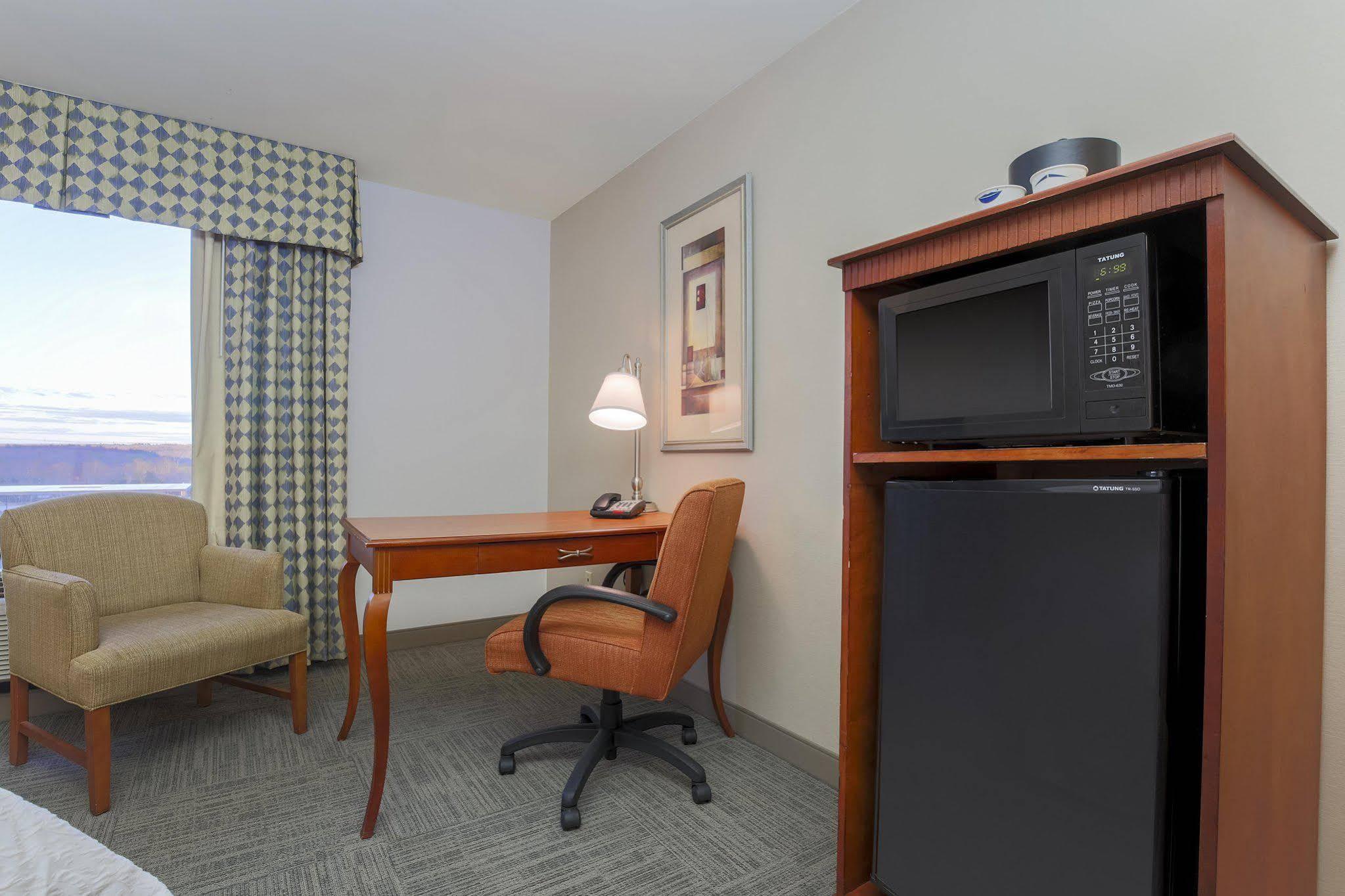 Hampton Inn & Suites Providence / Смитфилд Экстерьер фото