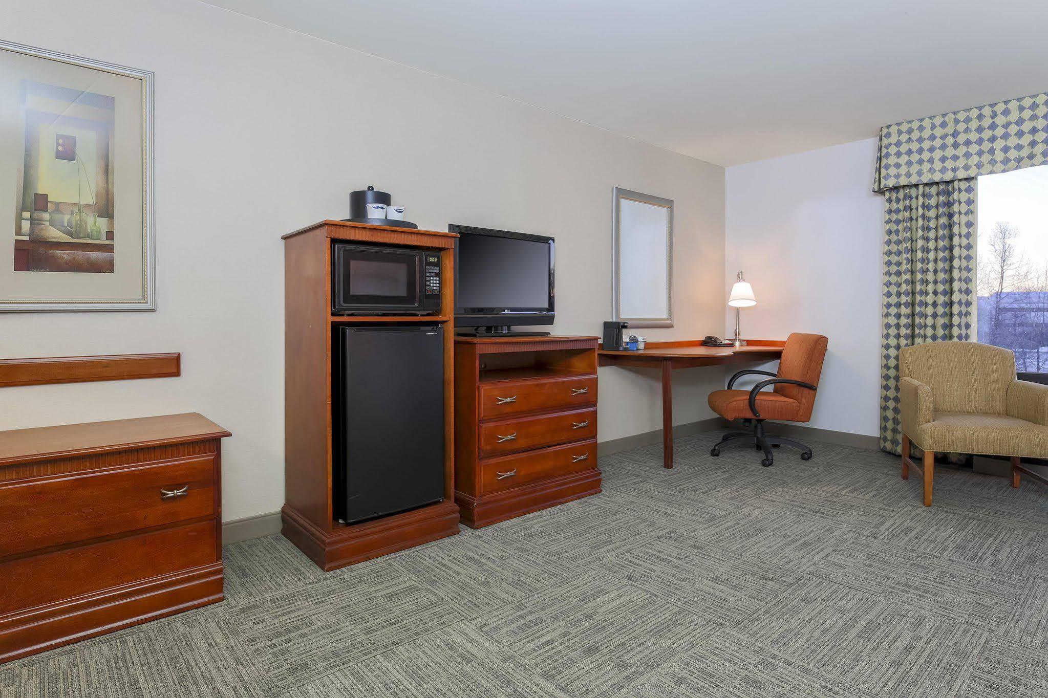 Hampton Inn & Suites Providence / Смитфилд Экстерьер фото
