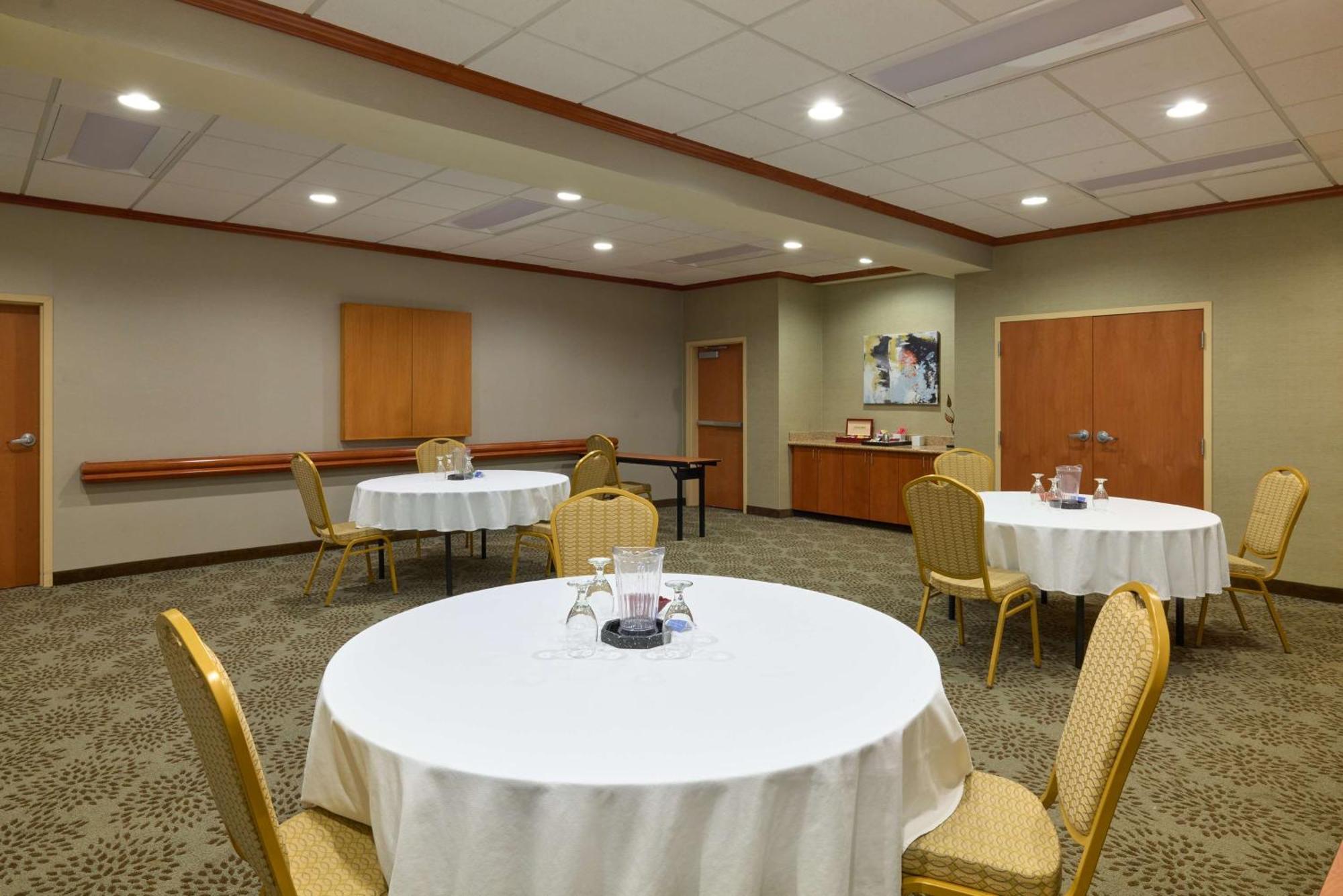 Hampton Inn & Suites Providence / Смитфилд Экстерьер фото