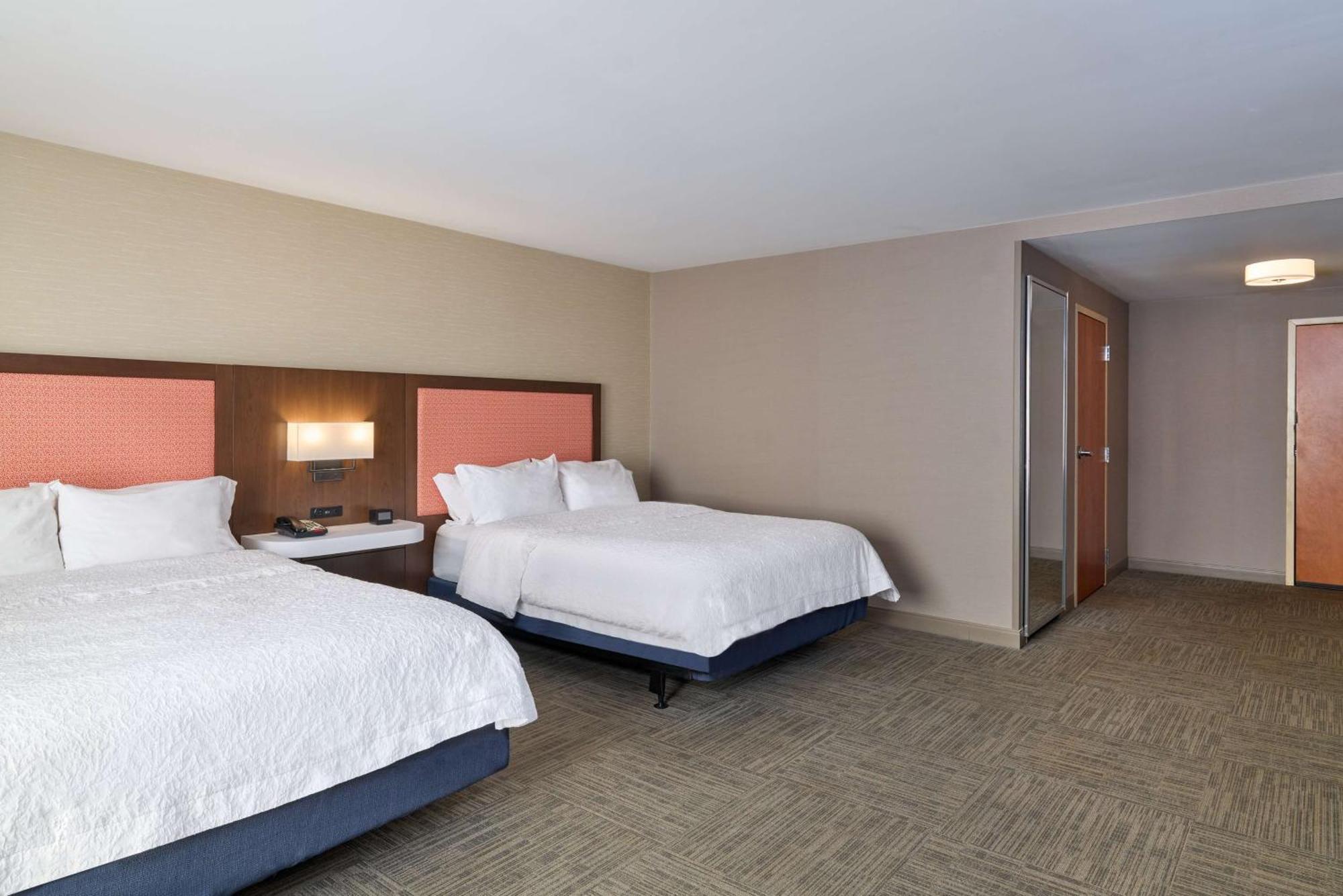 Hampton Inn & Suites Providence / Смитфилд Экстерьер фото