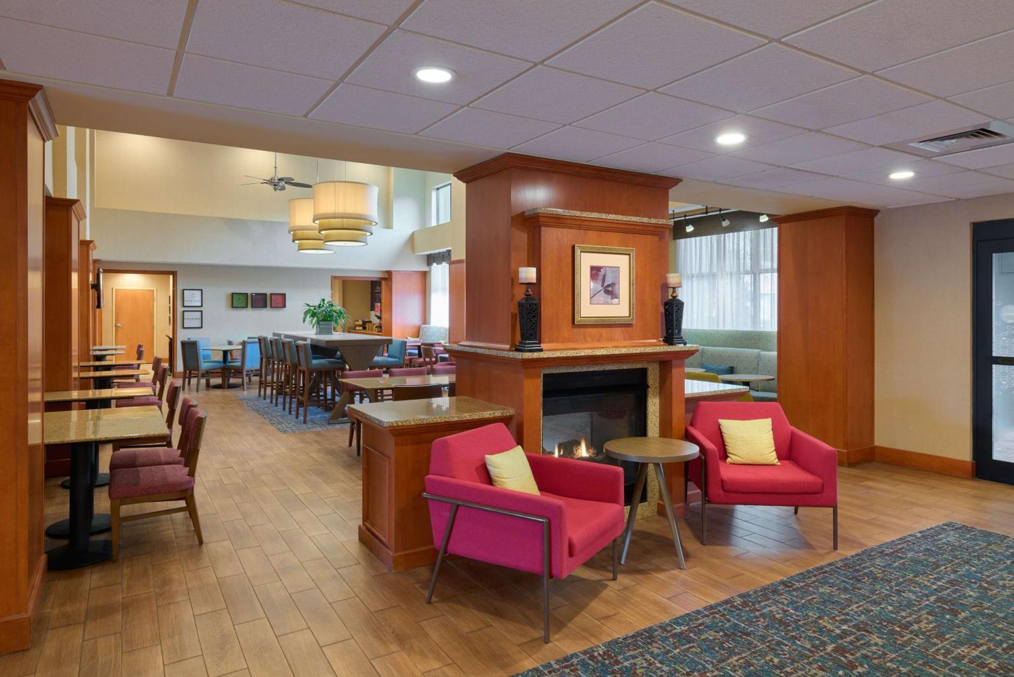 Hampton Inn & Suites Providence / Смитфилд Экстерьер фото