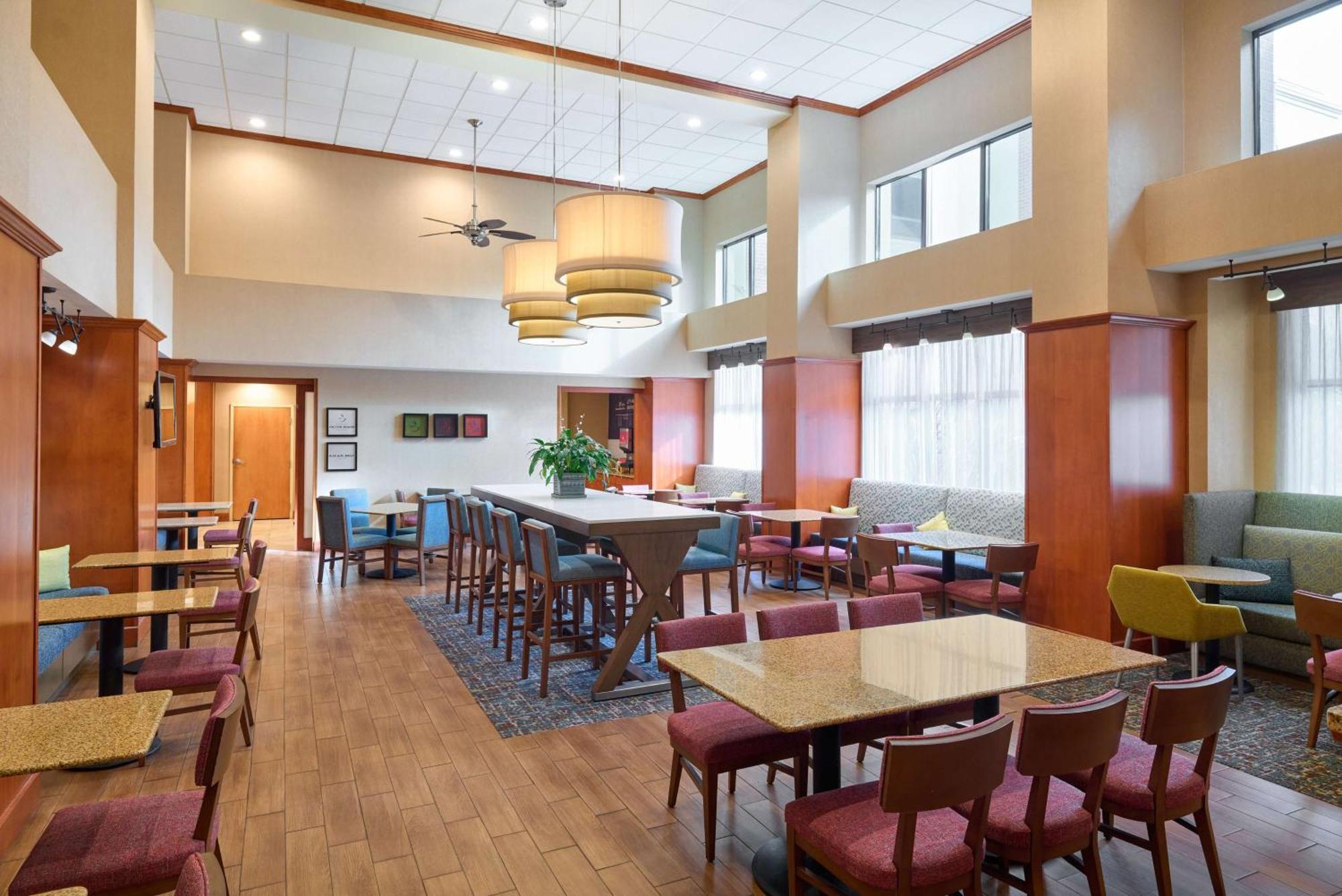 Hampton Inn & Suites Providence / Смитфилд Экстерьер фото