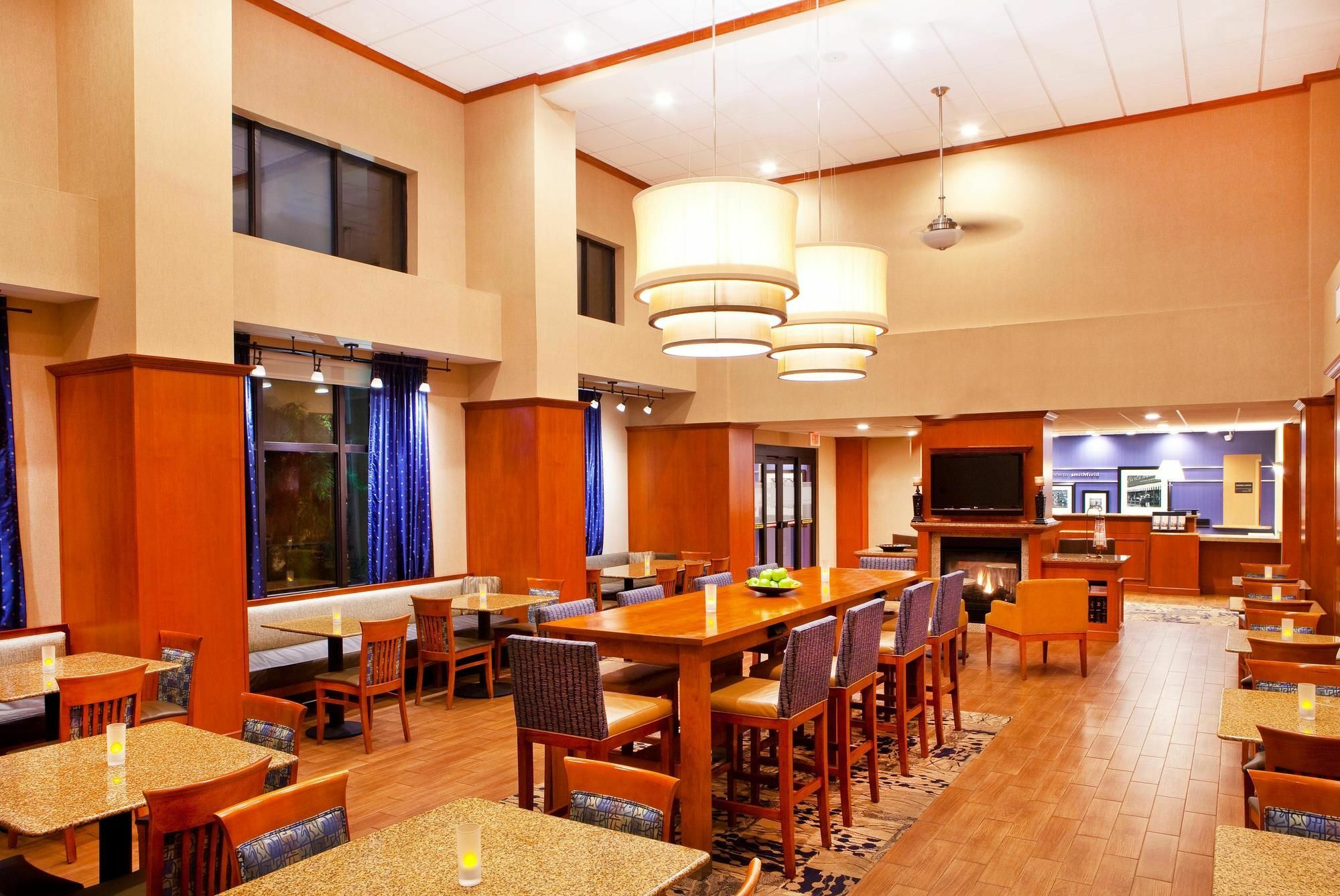 Hampton Inn & Suites Providence / Смитфилд Экстерьер фото